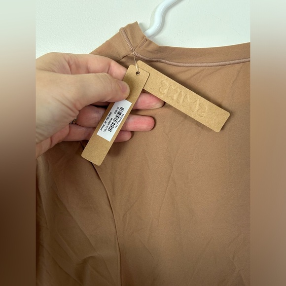 NWT Skims Fits Everybody T-Shirt - Picture 6 of 6